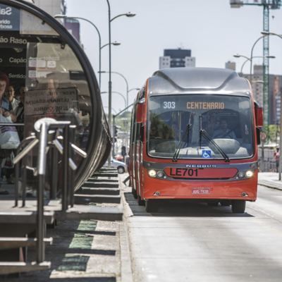 Próximo a paradas de ônibus_2